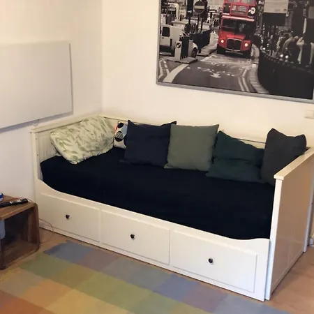 1-zimmer Gartenwohnung In Lägenhet